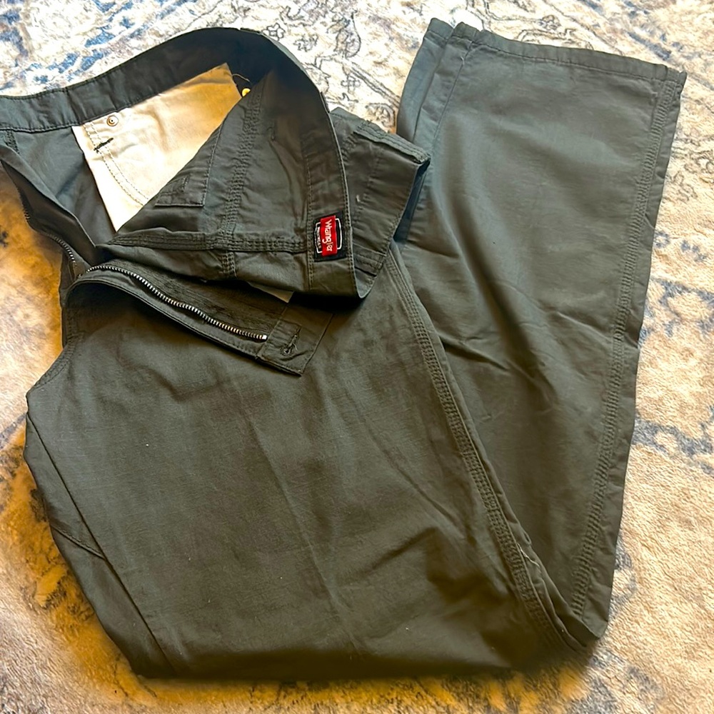 *Never Worn* Men’s Wrangler “Workwear”  Pants